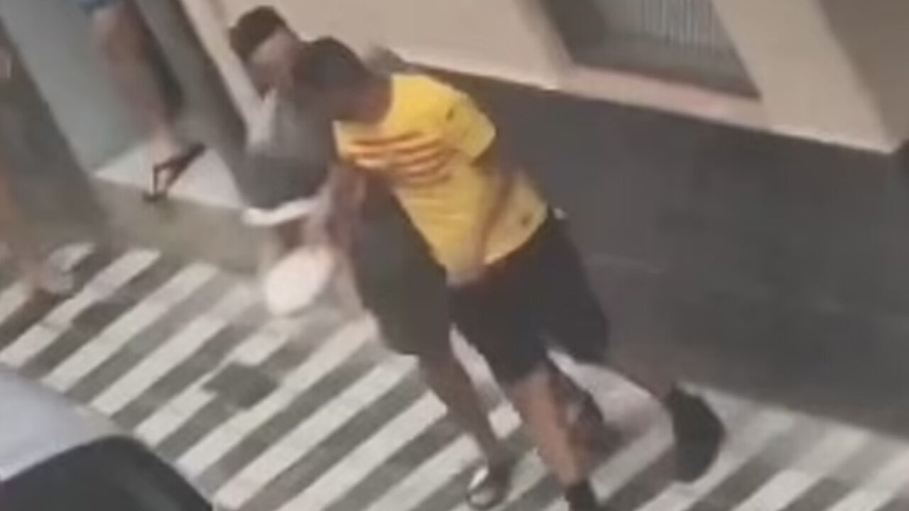 Lamine Yamal'ın babasına bıçaklı saldırı! Hastaneye kaldırıldı, son durumu belli oldu Lamine Yamal'ın babasına bıçaklı saldırı! Hastaneye kaldırıldı, son durumu belli oldu - 2. Resim