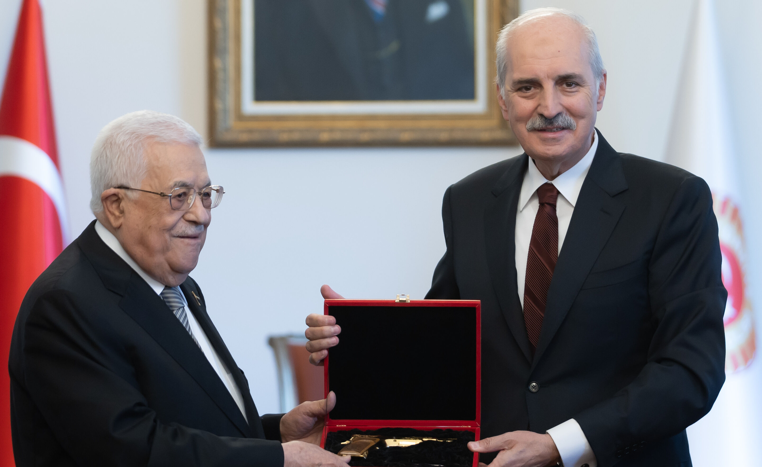 Mahmut Abbas TBMM'de konuştu! Salondaki fotoğraf detayı dikkat çekti Mahmut Abbas TBMM'de konuştu; salondaki fotoğraf detayı dikkat çekti - 3. Resim