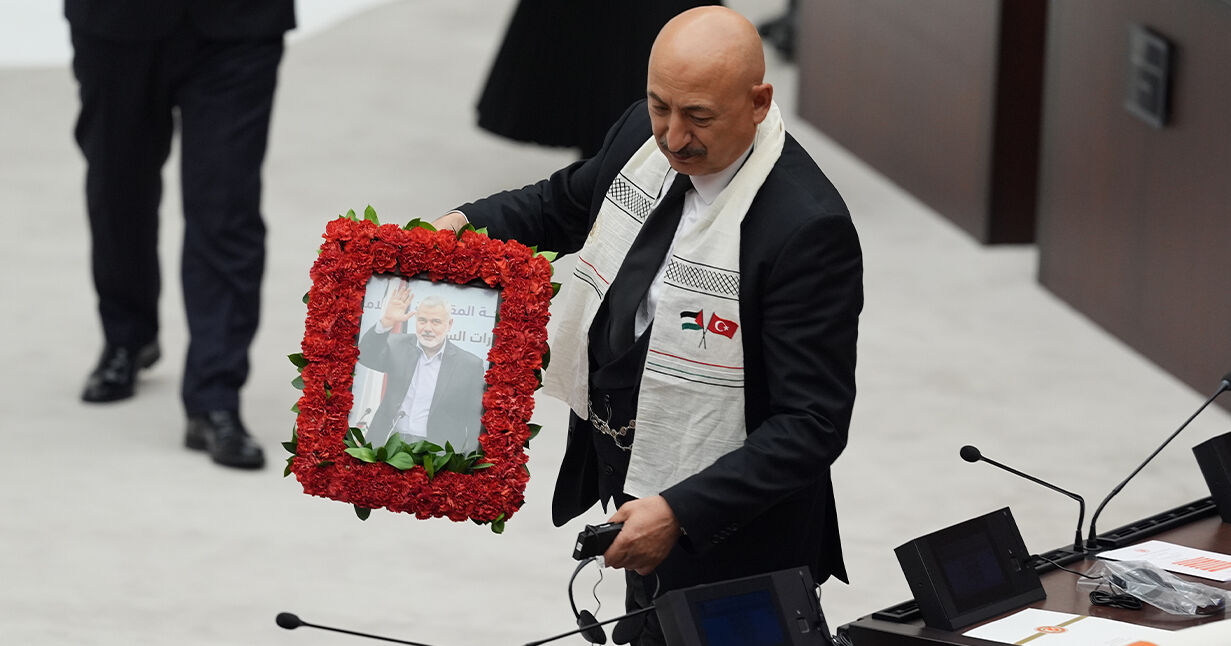Mahmut Abbas TBMM'de konuştu! Salondaki fotoğraf detayı dikkat çekti Mahmut Abbas TBMM'de konuştu; salondaki fotoğraf detayı dikkat çekti - 4. Resim