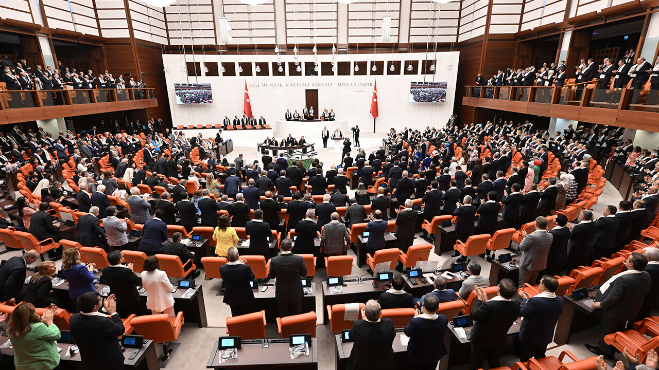 Mahmut Abbas TBMM'de konuştu! Salondaki fotoğraf detayı dikkat çekti Mahmut Abbas TBMM'de konuştu; salondaki fotoğraf detayı dikkat çekti - 1. Resim