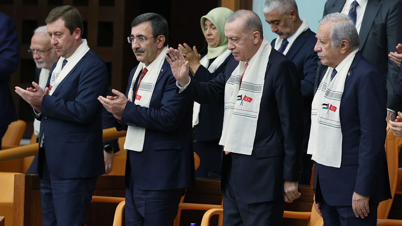 Meclis'te tarihi gün... Filistin Devlet Başkanı Mahmud Abbas'tan dünyaya 'Gazze' mesajı: Ya zafer ya şehadet - 4. Resim