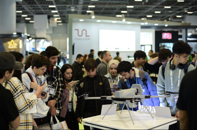 2 milyar dolarlık savunma atağı! Yerli silahlar, savaşların gölgesinde ‘SAHA’ya iniyor 2 milyar dolarlık savunma atağı! Yerli silahlar, savaşların gölgesinde ‘SAHA’ya iniyor - 2. Resim