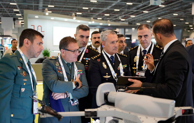 2 milyar dolarlık savunma atağı! Yerli silahlar, savaşların gölgesinde ‘SAHA’ya iniyor 2 milyar dolarlık savunma atağı! Yerli silahlar, savaşların gölgesinde ‘SAHA’ya iniyor - 3. Resim