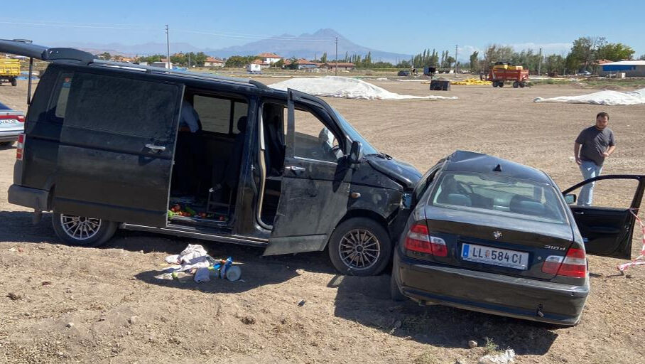 3 ayrı il, 3 ayrı facia! Bir aile yok oldu... Ambulansın da karıştığı kazada ölü ve yaralılar var - 2. Resim