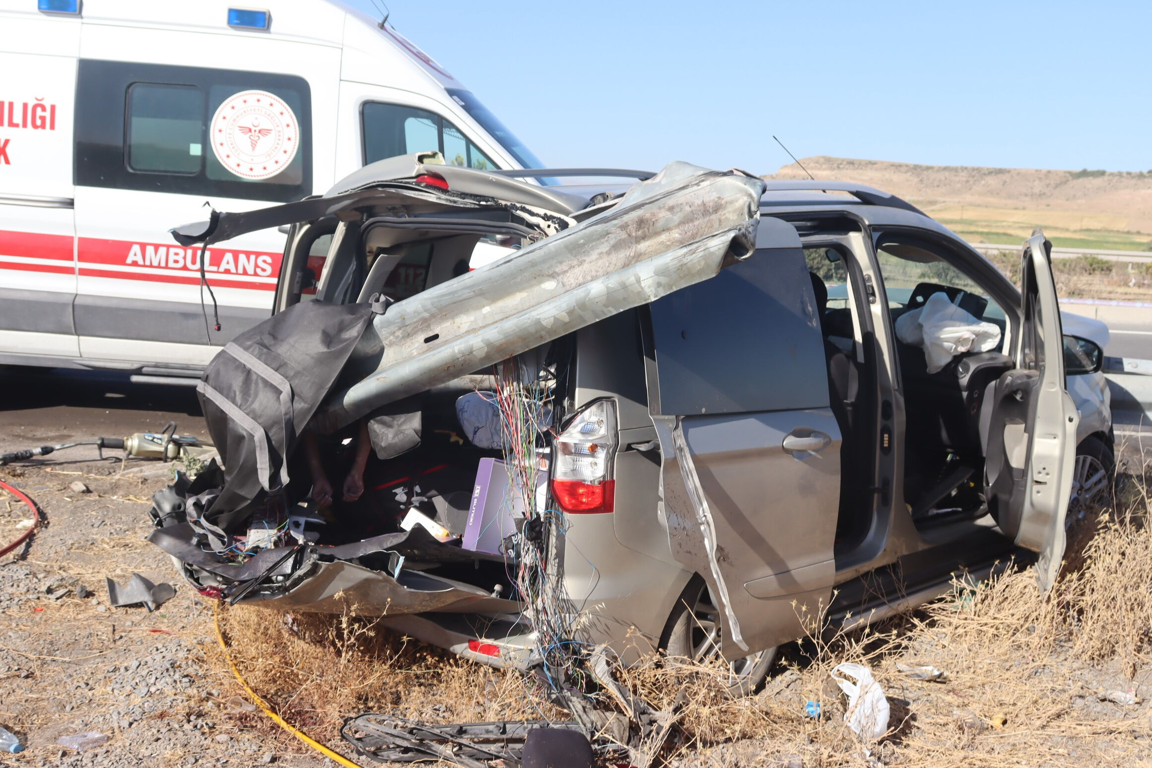 3 ayrı il, 3 ayrı facia! Bir aile yok oldu... Ambulansın da karıştığı kazada ölü ve yaralılar var - 3. Resim