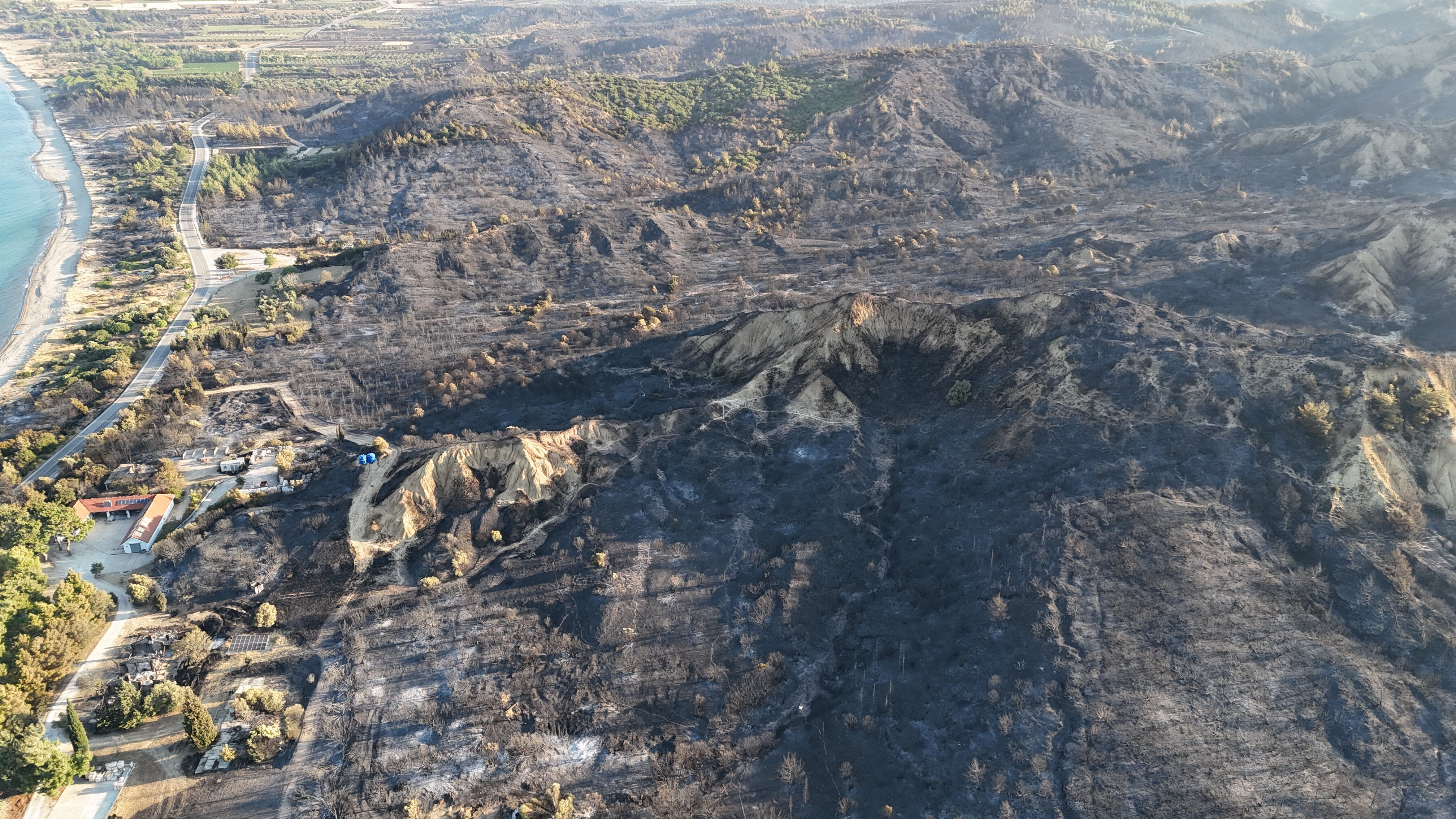 Çanakkale'de büyük yangın! Tarihi Gelibolu Yarımadası'nda alevler kontrol altında Çanakkale'de büyük yangın! Tarihi Gelibolu Yarımadası alevlere teslim - 5. Resim
