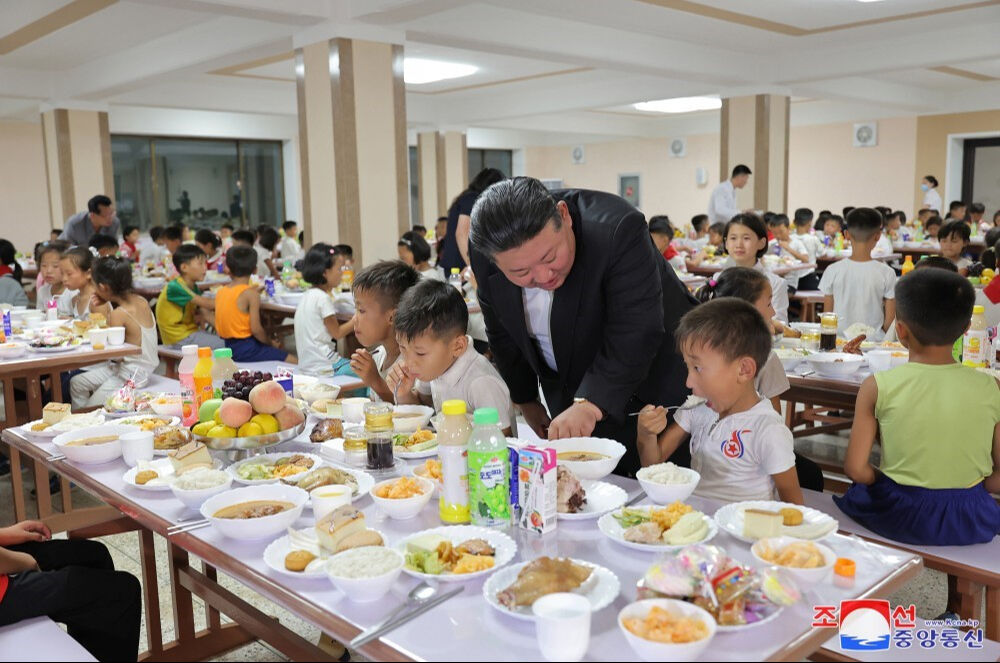 Dünyanın teklifini reddeden Kim Jong-Un binlerce sel mağdurunu başkente getirdi - 7. Resim