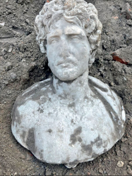 Hadrıan devrine ait 1.800 senelik büst tiyatrodan çıktı - 1. Resim
