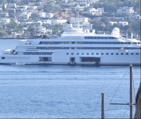 İş adamı Ricardo Salinas Pliego tatil için Bodrum'u tercih etti! Lüks yatı dikkat çekti - 4. Resim