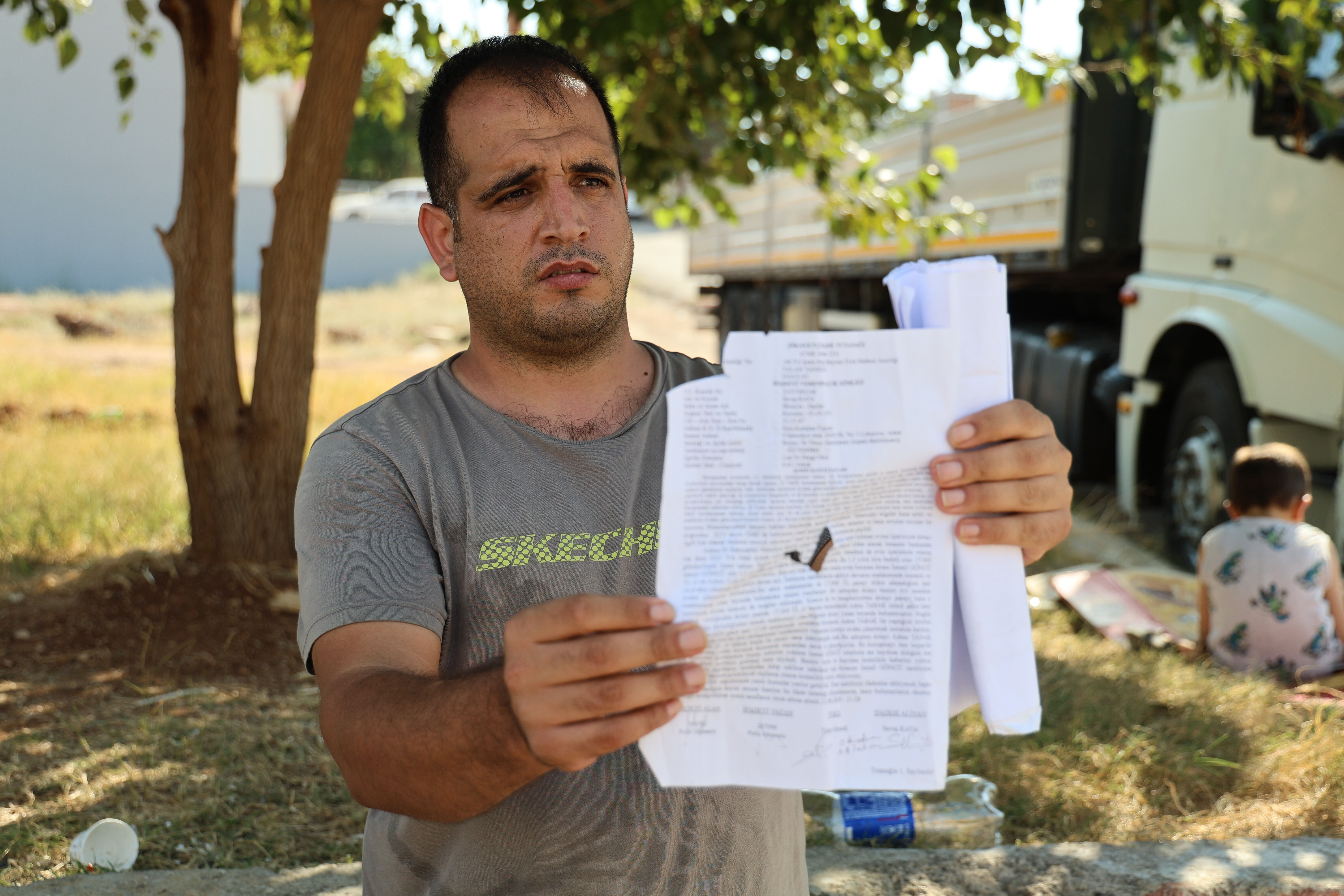 Önce kocası boşadı, sonra evden atıldı! 2'si engelli 4 çocukla perişan halde Önce kocası boşadı, sonra evden atıldı! 2'si engelli 4 çocukla perişan halde - 2. Resim