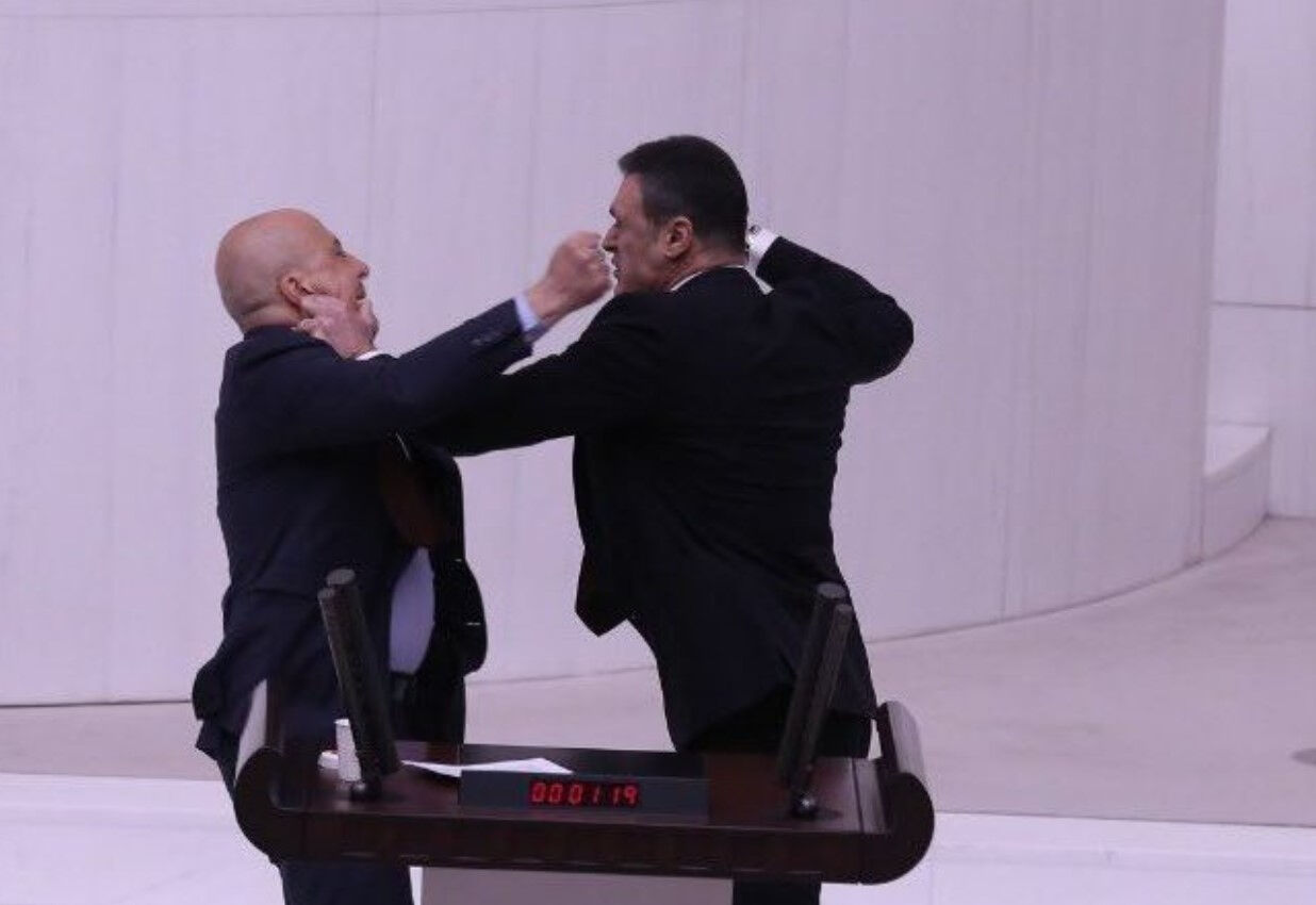 TBMM Can Atalay için olağanüstü toplandı! Oturumda yumruklar havada uçuştu - 3. Resim