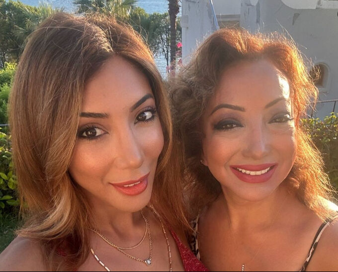 Yasemin Yalçın kızlarını paylaştı! İlk göz ağrısı ünlü isim çıktı - 6. Resim