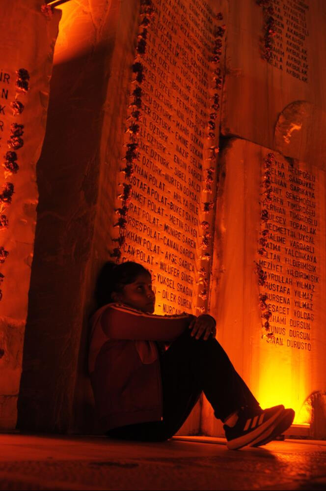 17 Ağustos depreminde hayatını kaybedenler dualarla anıldı 17 Ağustos depreminde hayatını kaybedenler dualarla anıldı - 6. Resim