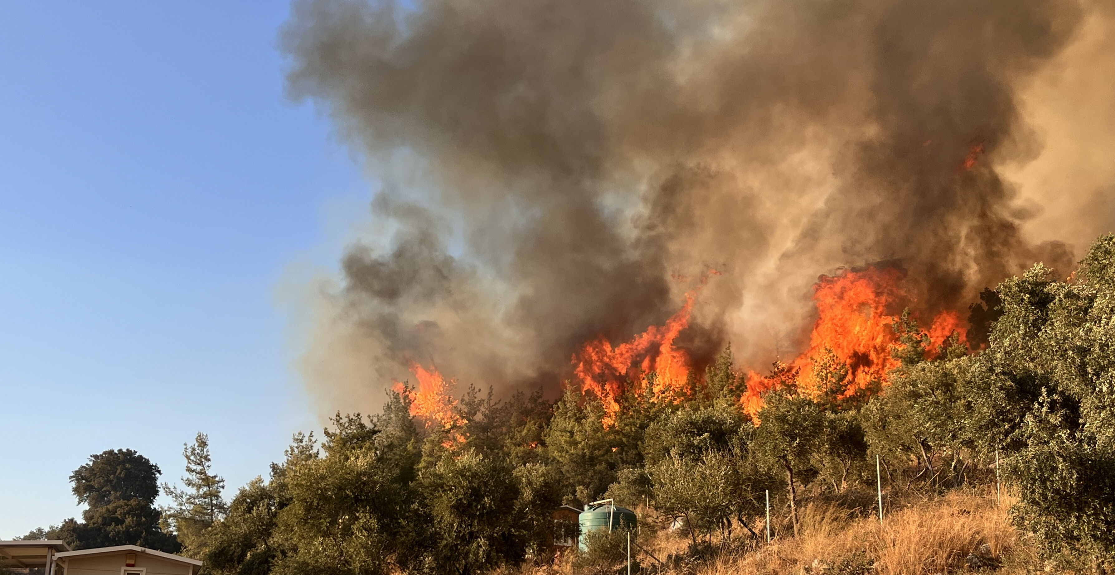 Binlerce vatandaşı evinden eden yangınlarda son durum! Bakan Yumaklı tek tek açıkladı - 2. Resim