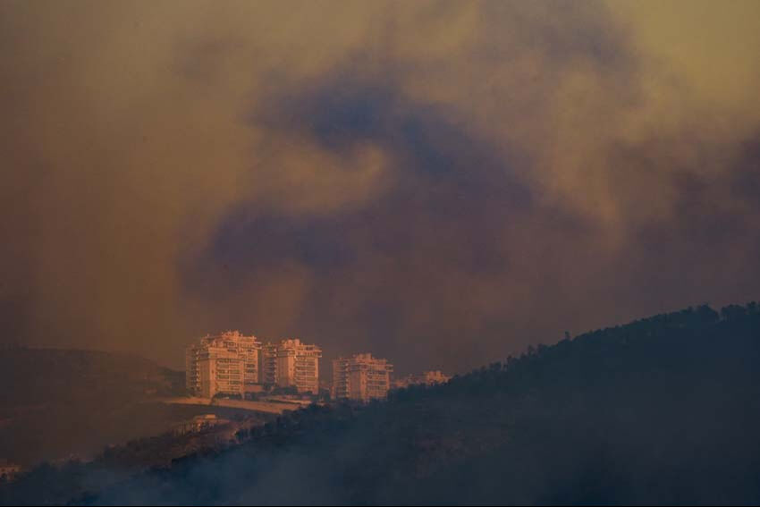 Binlerce vatandaşı evinden eden yangınlarda son durum: Gün ağardı ekipler harekete geçti - 2. Resim