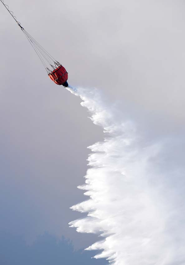 Binlerce vatandaşı evinden eden yangınlarda son durum: Gün ağardı ekipler harekete geçti - 5. Resim