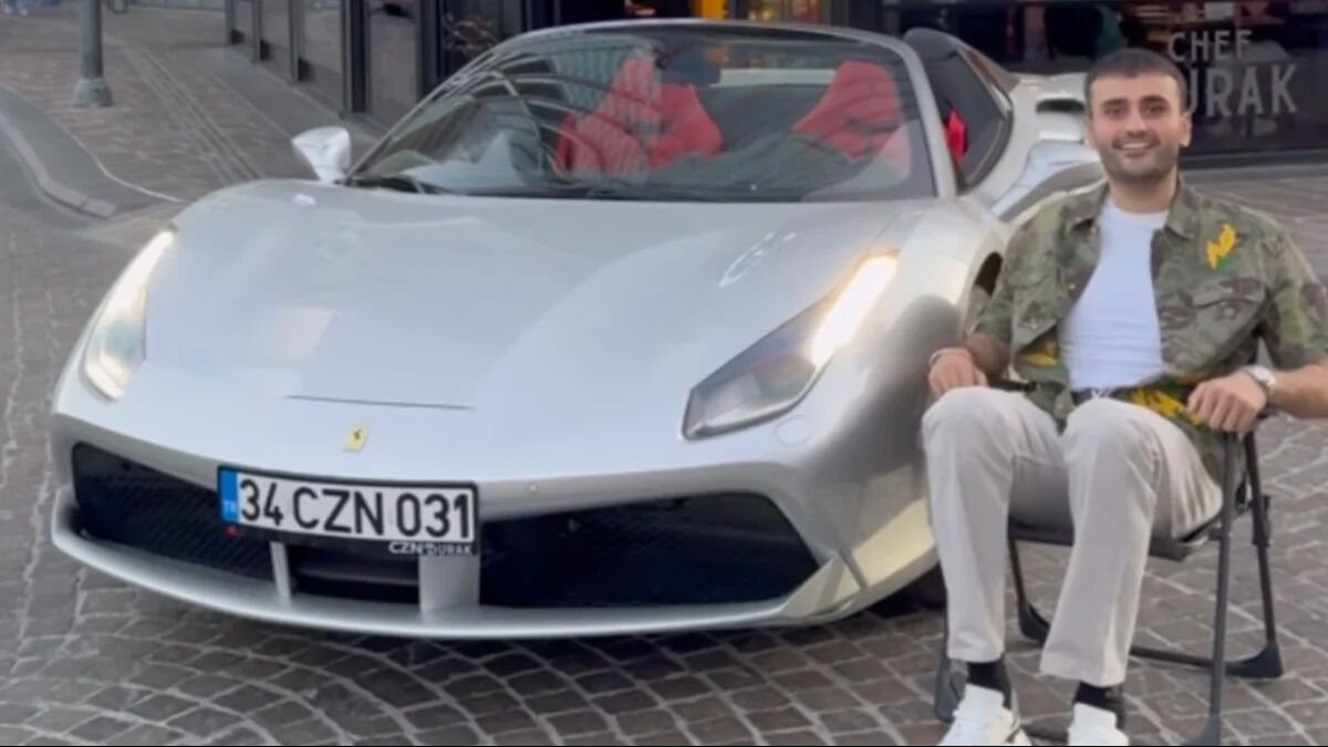 CZN Burak hayalindeki arabayı aldı! Lüks aracı görenleri şoke etti - 1. Resim