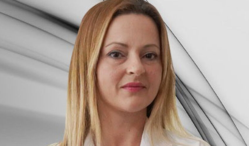 Doktor Güler Özcan Ülüş’e veda: Çocukları tabuta sarılarak gözyaşı döktü Doktor Güler Özcan Ülüş’e veda: Çocukları tabuta sarılarak gözyaşı döktü - 5. Resim