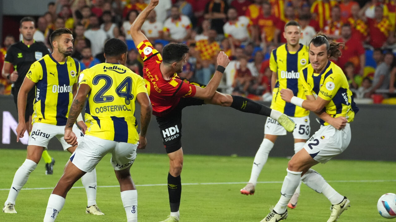 Mourinho ilk puan kaybını yaşadı! Fenerbahçe'ye Göztepe darbesi! Nefes kesen maçta 4 gol var Fenerbahçe, Göztepe ile deplasmanda karşılaşıyor! İzmir'de dev mücadele - 1. Resim