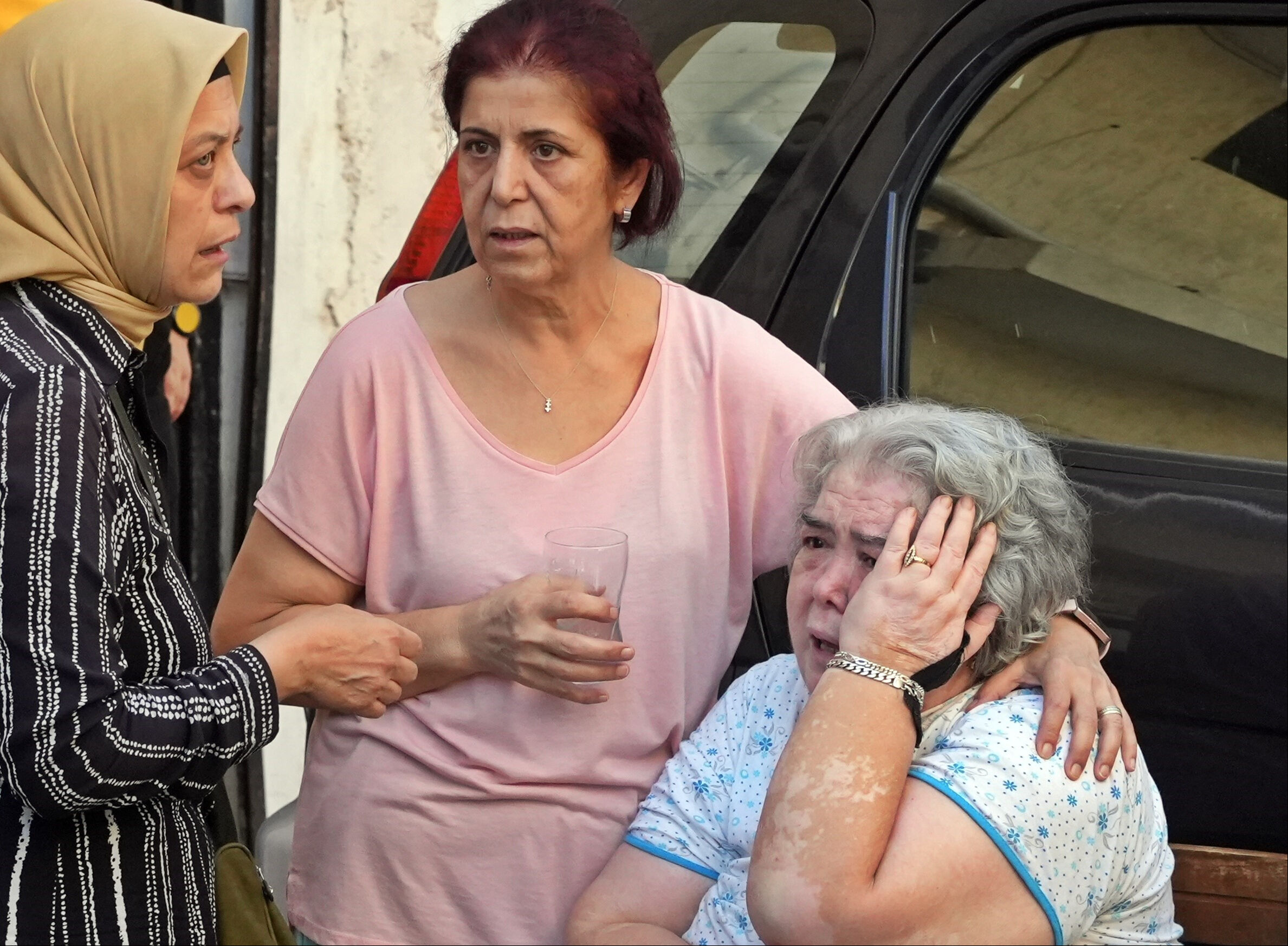 Kahvaltı yaparken evleri k&uuml;le d&ouml;nen yaşlı &ccedil;iftin g&ouml;zyaşlarını kimse durduramadı - 3. Resim