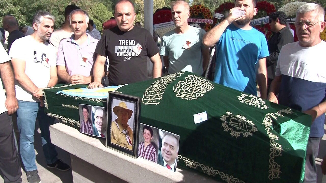 Oyuncu Tuncay Akça son yolculuğuna uğurlandı - 2. Resim