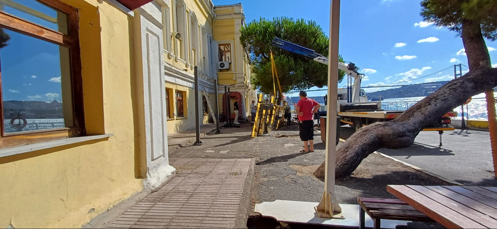 Tabelası indirildi... İTÜ lisesi kapanıyor! - 1. Resim