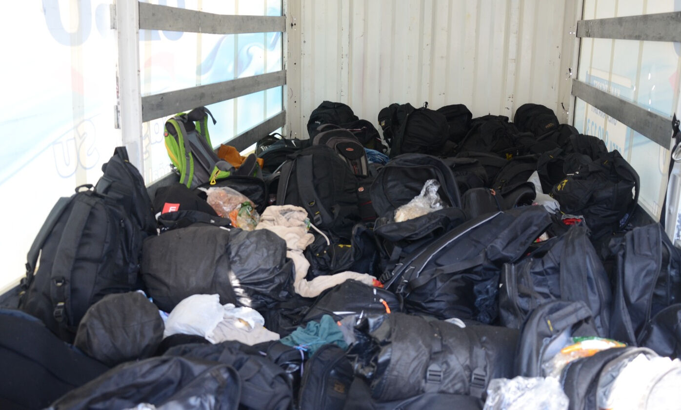 Üzerinde şehit fotoğrafları olan kamyonetten 67 göçmen çıktı - 2. Resim