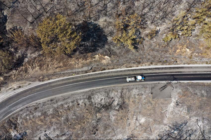 Alevler yeşili gri yaptı... Felaketten geriye kalan acı manzaralar - 2. Resim