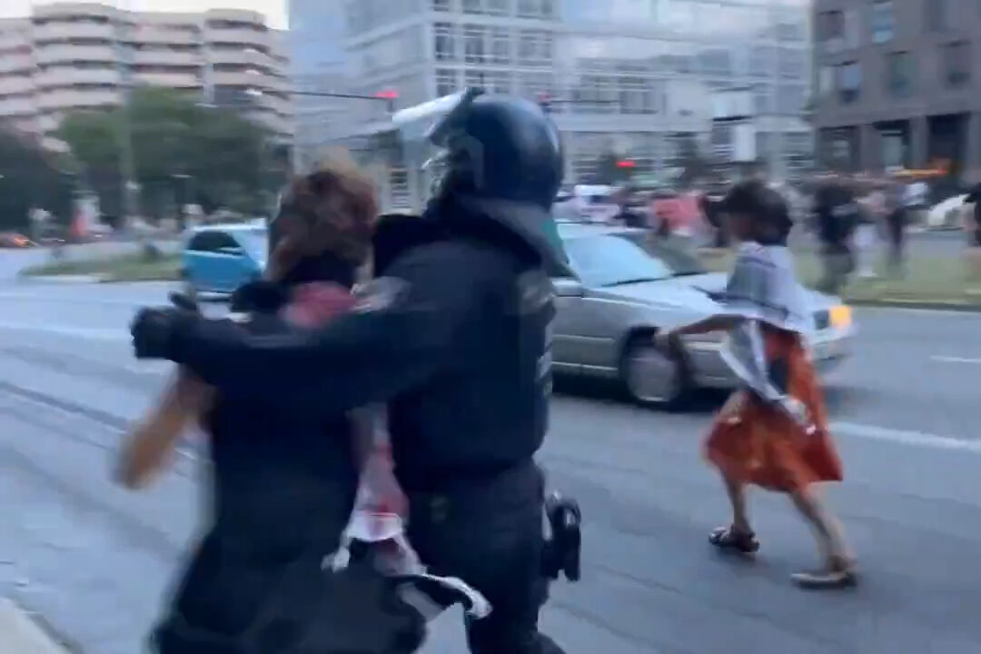 Almanya'nın Filistin hazımsızlığı s&uuml;r&uuml;yor! İsrail karşıtı g&ouml;sterilere polis şiddeti engeli - 1. Resim