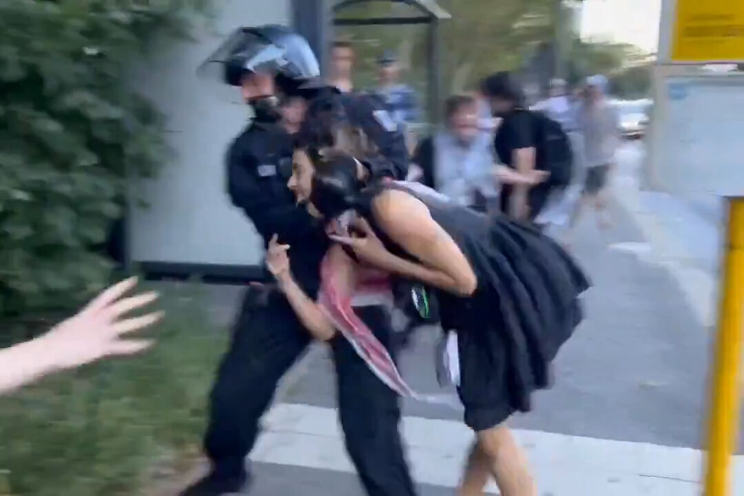 Almanya'nın Filistin hazımsızlığı s&uuml;r&uuml;yor! İsrail karşıtı g&ouml;sterilere polis şiddeti engeli - 2. Resim