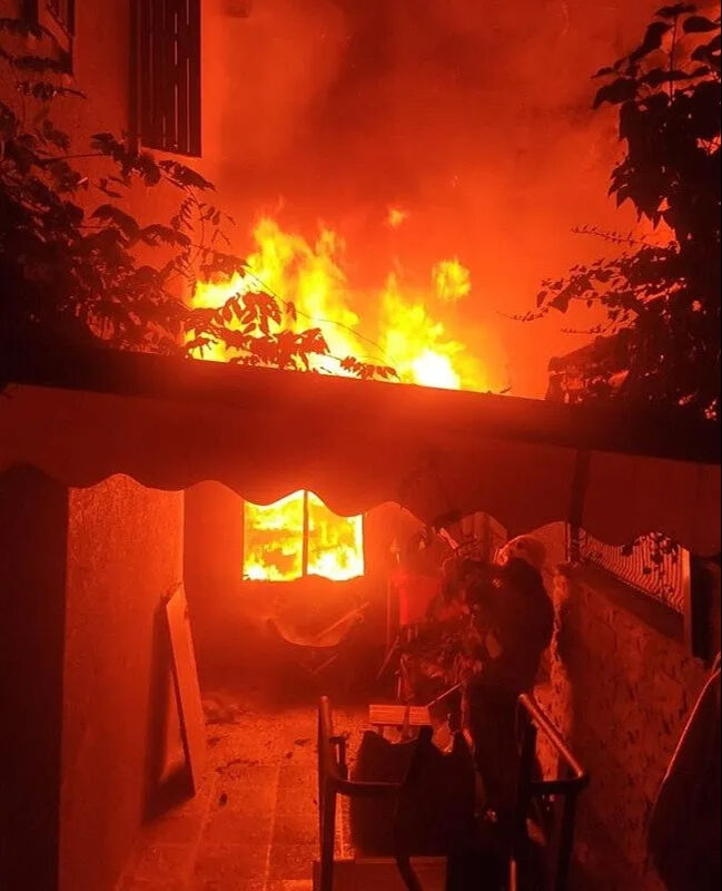 Aras Bulut İynemli'nin villasında korkutan yangın! - 1. Resim