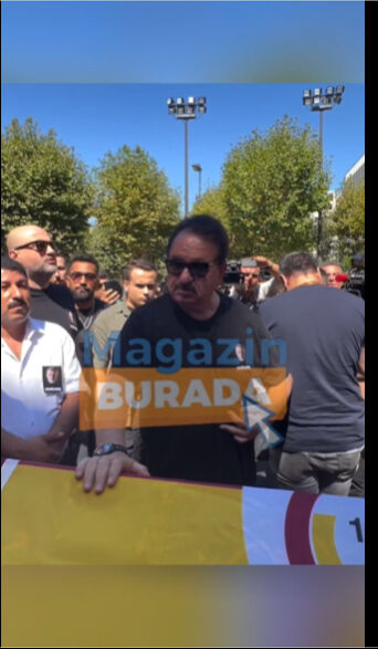 Aydemir Akbaş son yolculuğuna uğurlandı Aydemir Akbaş son yolculuğuna uğurlanıyor - 4. Resim