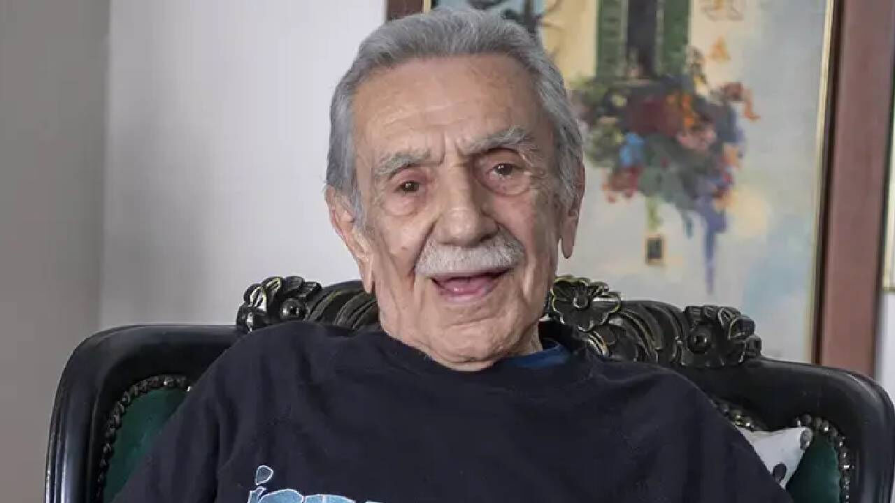 Aydemir Akbaş son yolculuğuna uğurlandı Aydemir Akbaş son yolculuğuna uğurlanıyor - 1. Resim