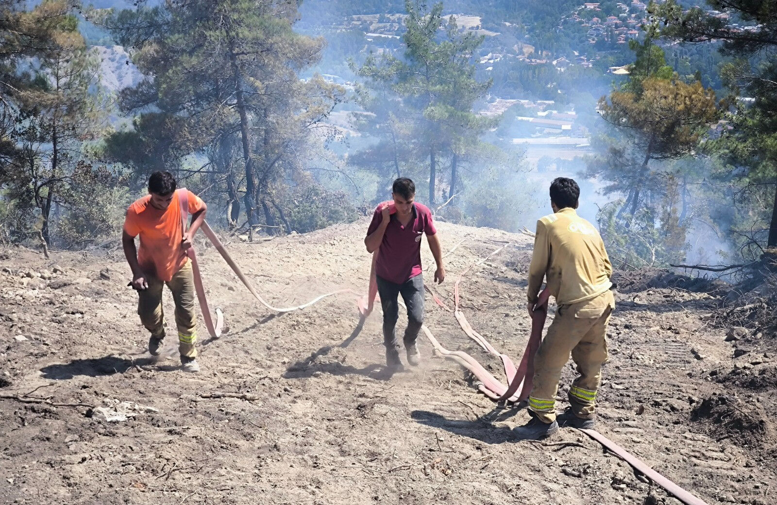 Bolu tarihinin en büyük yangını kontrol altında! Tahliye edilenler evlerine dönüyor - 3. Resim