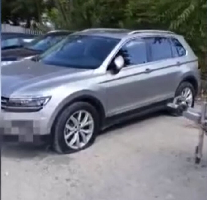 Eyüpsultan'da suç makinesi bu sefer otoparkı hedef aldı! 10 araca zarar verip kaçtı - 1. Resim