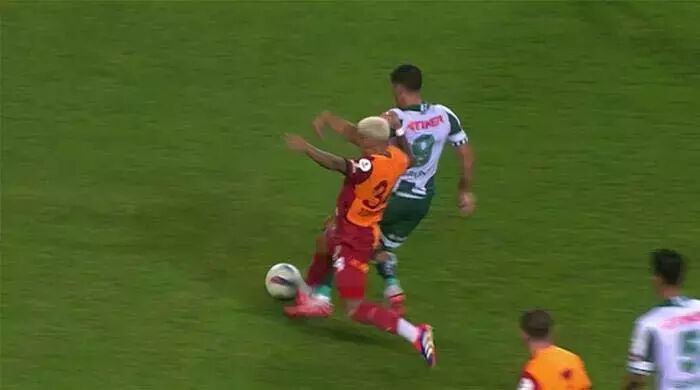 Galatasaray'ın soyunma odasında sinirler gerildi! Fernando Muslera'dan Mauro Icardi'ye destek - 4. Resim