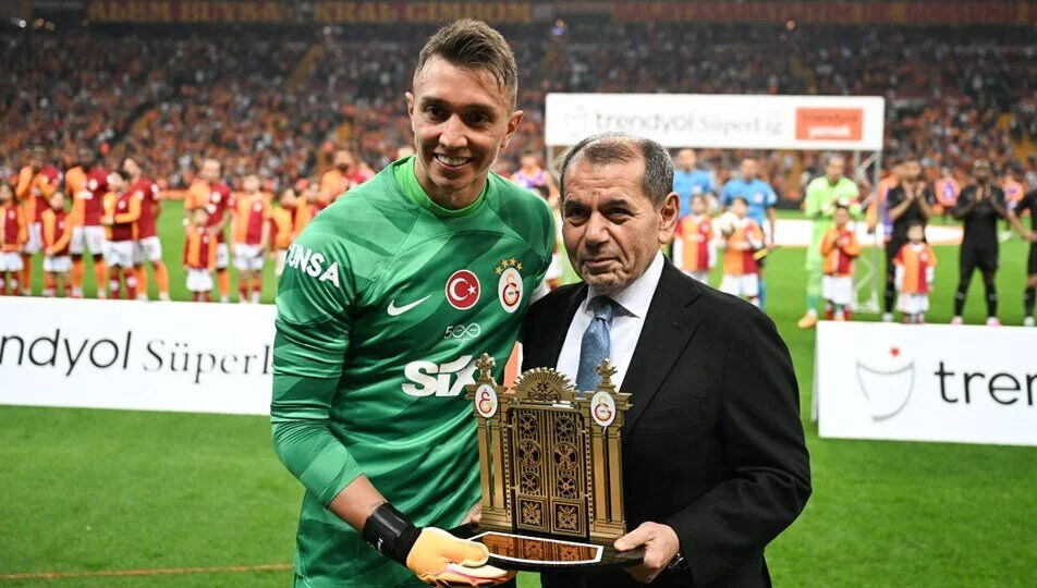 Galatasaray'ın soyunma odasında sinirler gerildi! Fernando Muslera'dan Mauro Icardi'ye destek - 2. Resim