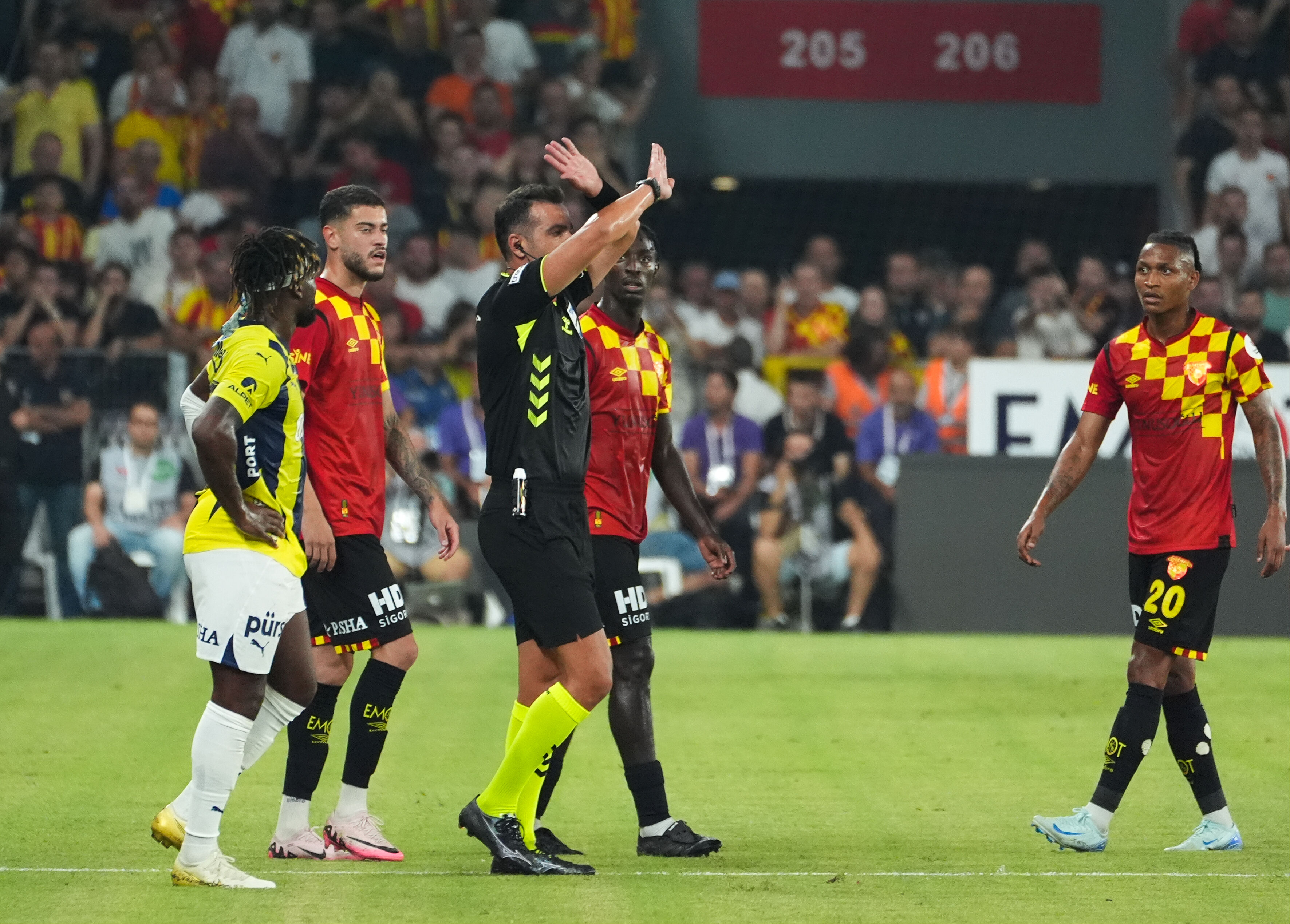 Göztepe beraberliği sonrası Mourinho'ya eleştiri! Spor yazarları ne dedi? - 5. Resim