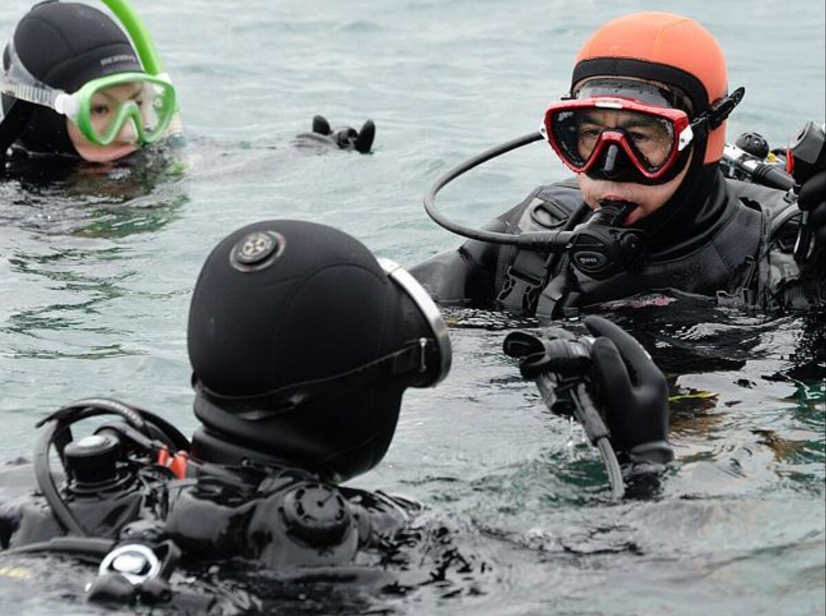 Karısını tsunamide kaybeden adam aramaya devam etti! Cesedi bulma umuduyla Japonya'da hala dalış yapıyor - 3. Resim