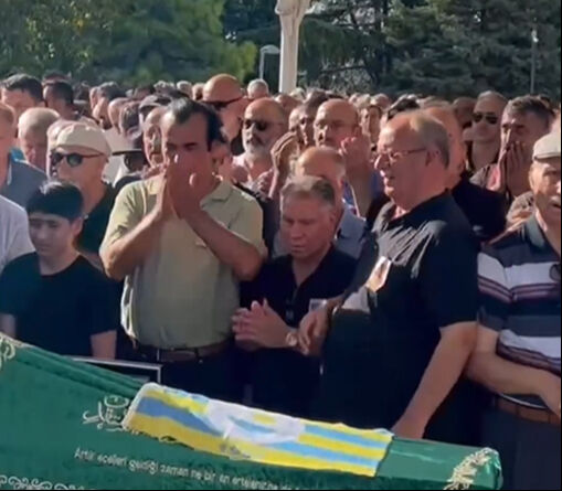 Tuncay Akça'nın cenazesine katılan oyuncu gözyaşlarına boğuldu - 4. Resim