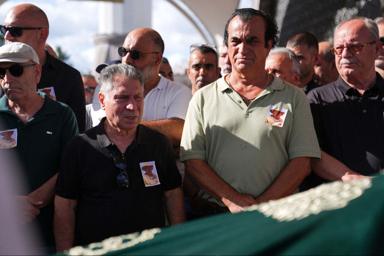 Tuncay Akça'nın cenazesine katılan oyuncu gözyaşlarına boğuldu - 2. Resim