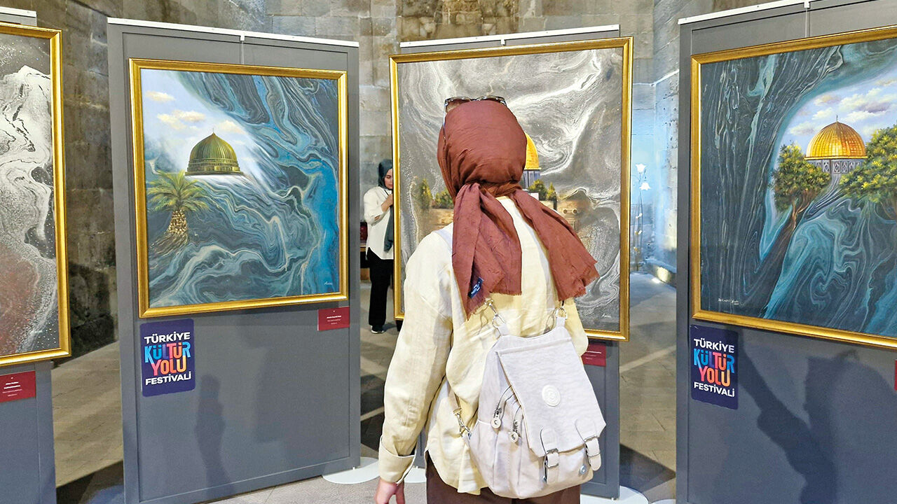 Türk İslam desenlerinden dijital eser doğdu: 'Sonsuzluk Kapıları' yedi asırlık medresede - 1. Resim