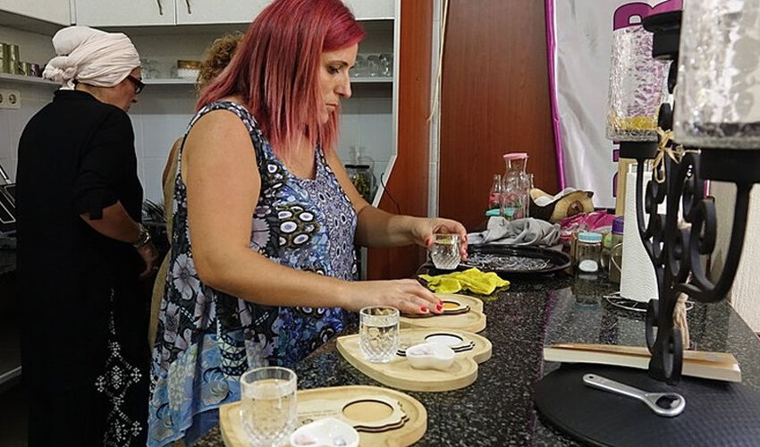 Bu kahvehaneye her isteyen giremiyor! Gelen göbek atıyor, deşarj olup eve dönüyor - 1. Resim