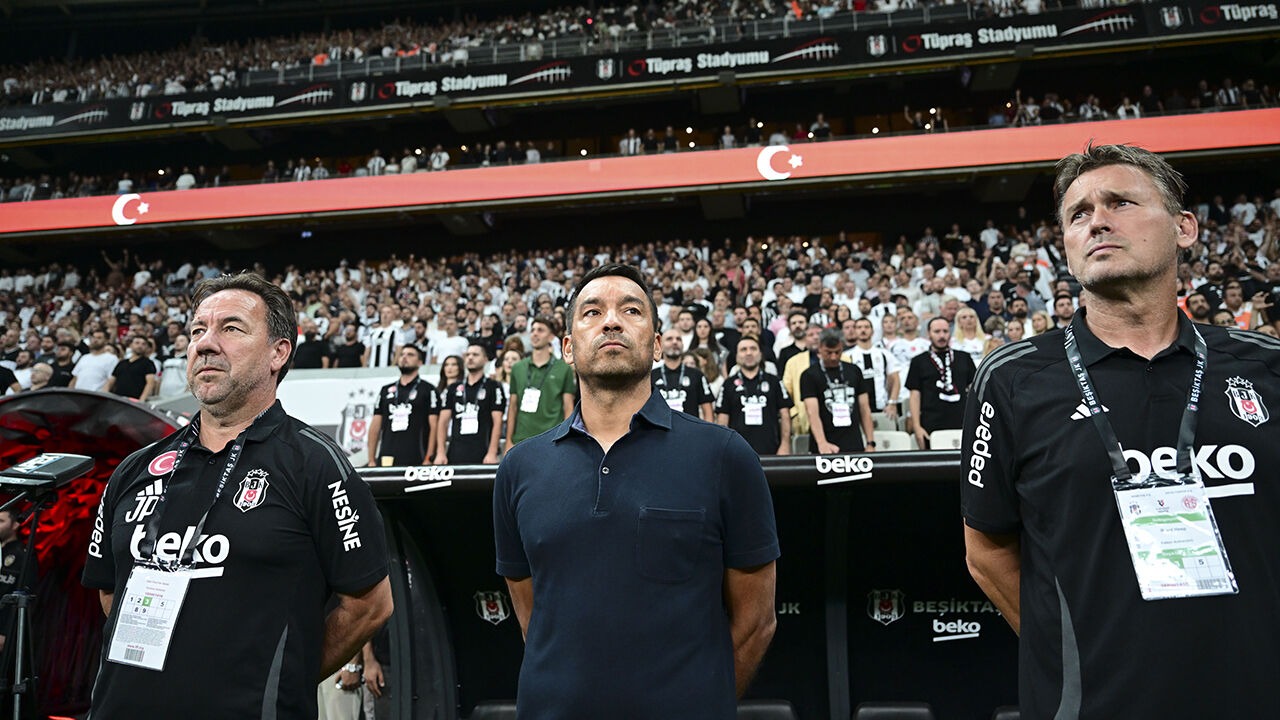 Giovanni Van Bronckhorst kararını verdi! Beşiktaş'ta tam 5 futbolcu yolcu - 1. Resim