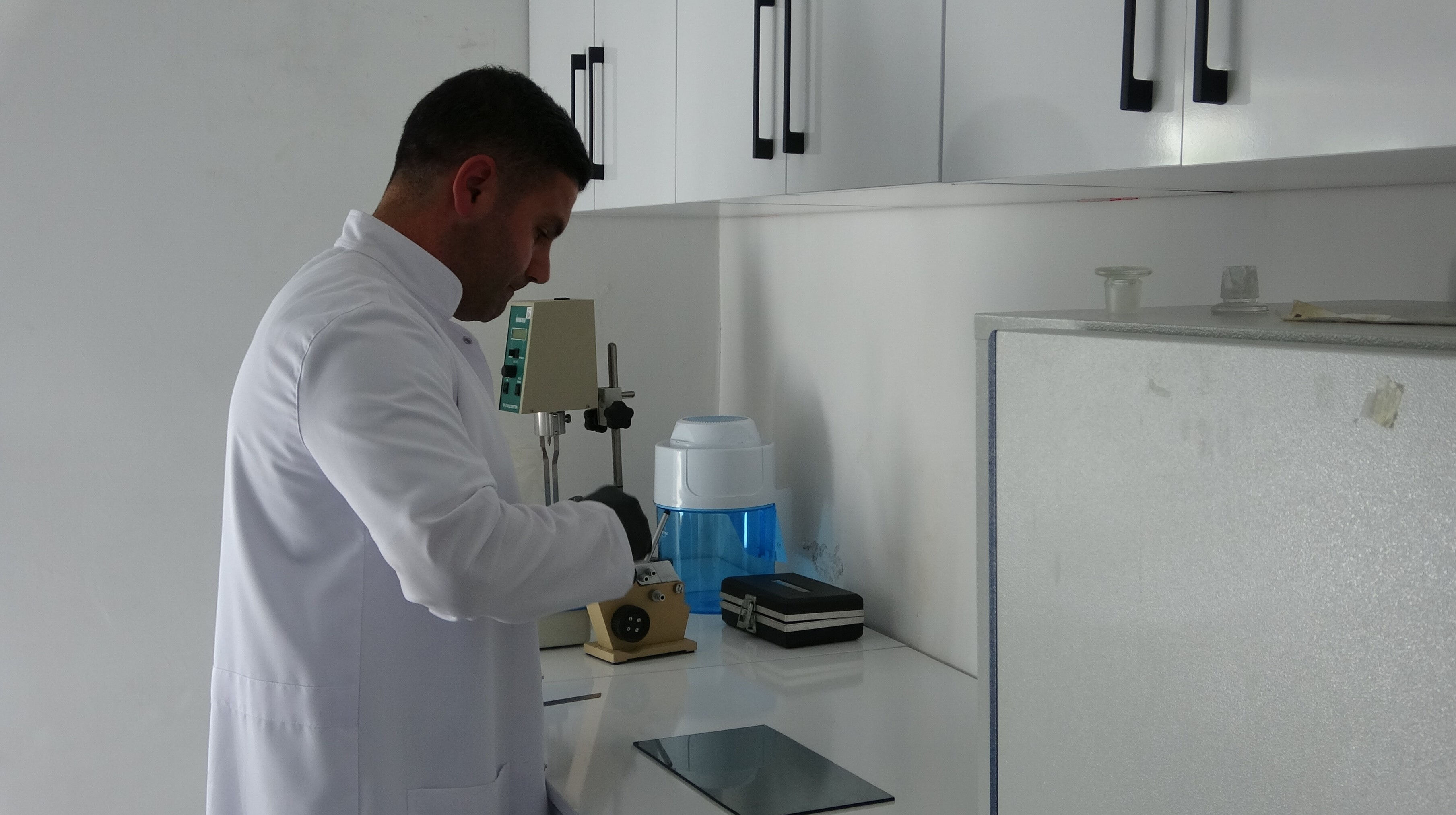 Gramı altından daha değerli! Ardahan'da üretilen 'arı zehri'nin fiyatı dudak uçuklattı Gramı altından daha değerli! Ardahan'da üretilen 'arı zehiri'nin fiyatı dudak uçuklatıyor - 2. Resim