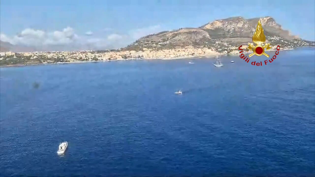 İtalya'nın Palermo açıklarında İngiliz bayraklı yelkenli battı! Çok sayıda kayıp var - 3. Resim