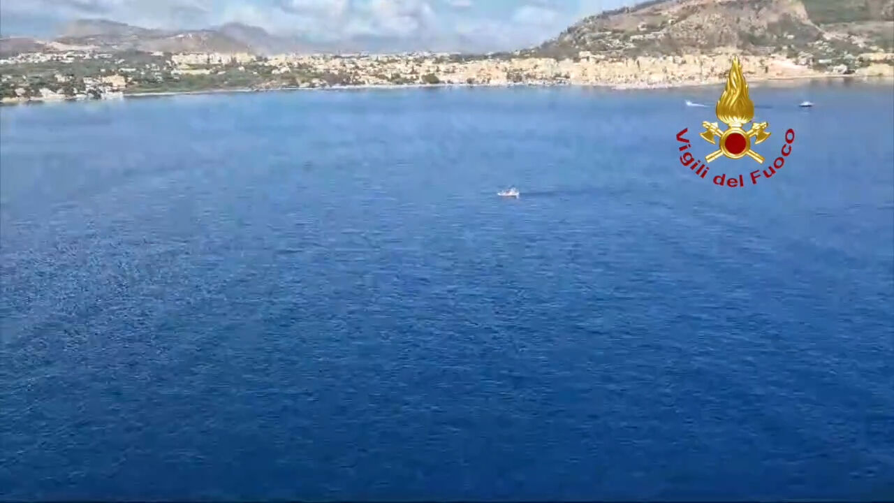 İtalya'nın Palermo açıklarında İngiliz bayraklı yelkenli battı! Çok sayıda kayıp var - 2. Resim