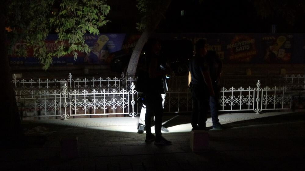 Malatya'da kaldırımda yürüyen bir adam silahlı saldırıya uğradı - 2. Resim