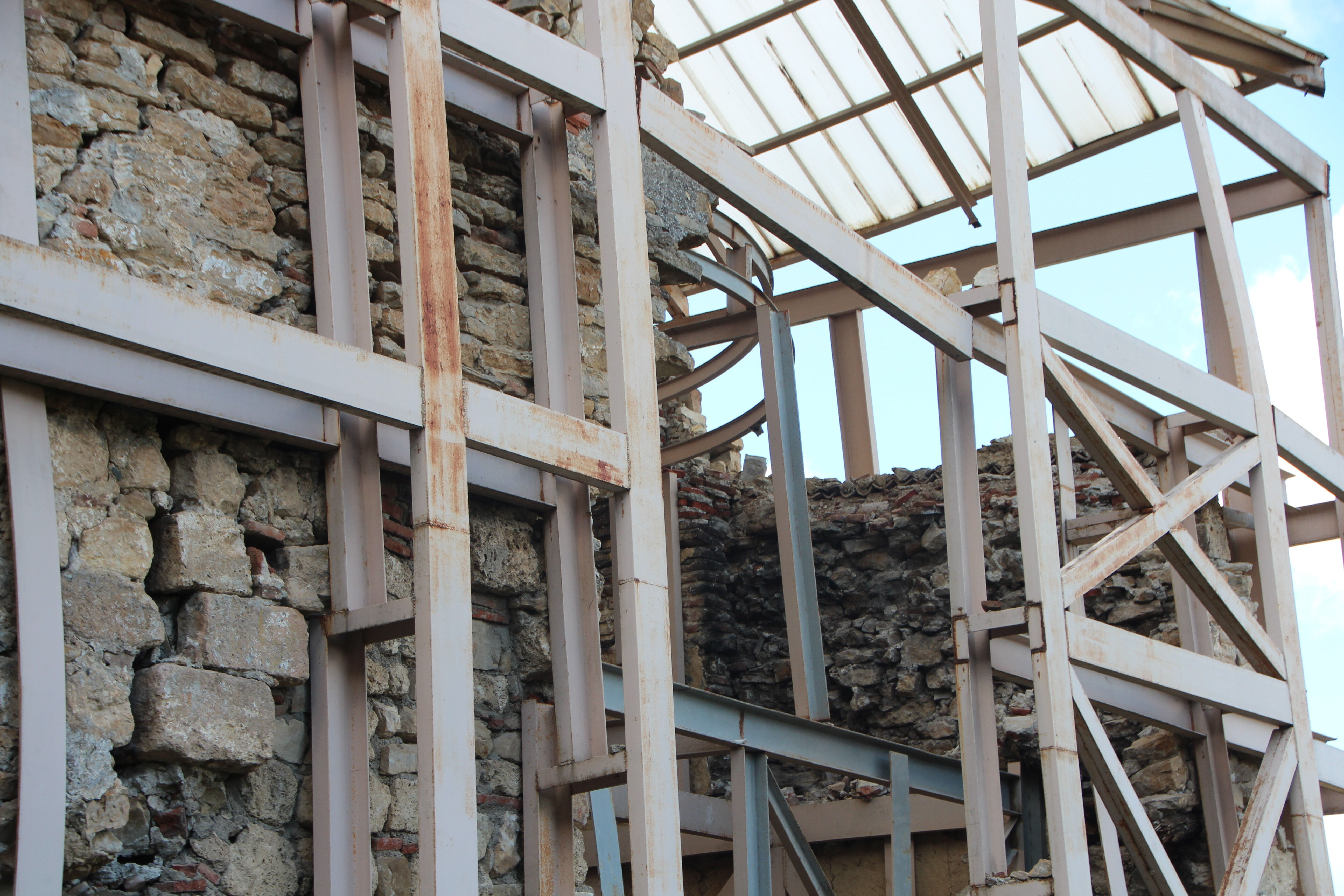 Orhan Gazi imareti tuğla yığını oldu! Osmanlı yadigarı Bilecik'te otoparkta çürümeye terkedildi - 2. Resim