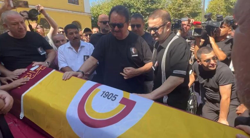 Şafak Sezer cenazede yaşananlara isyan etti! - 1. Resim